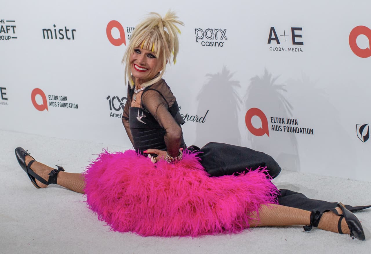 Designer Betsey Johnson takes $7 million SoCal home off the market — Bangalore Business news