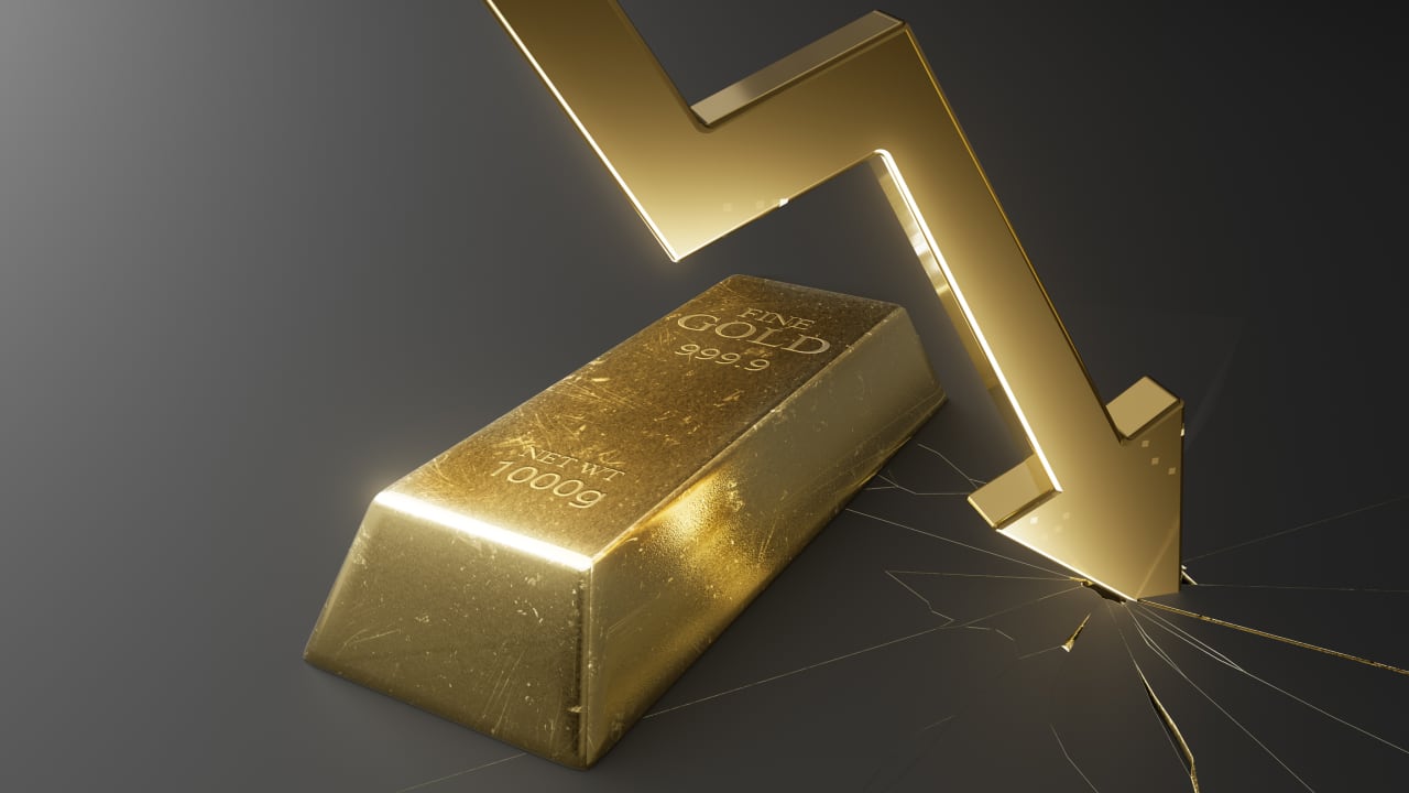 Gold bars and coins representing the precious metal market