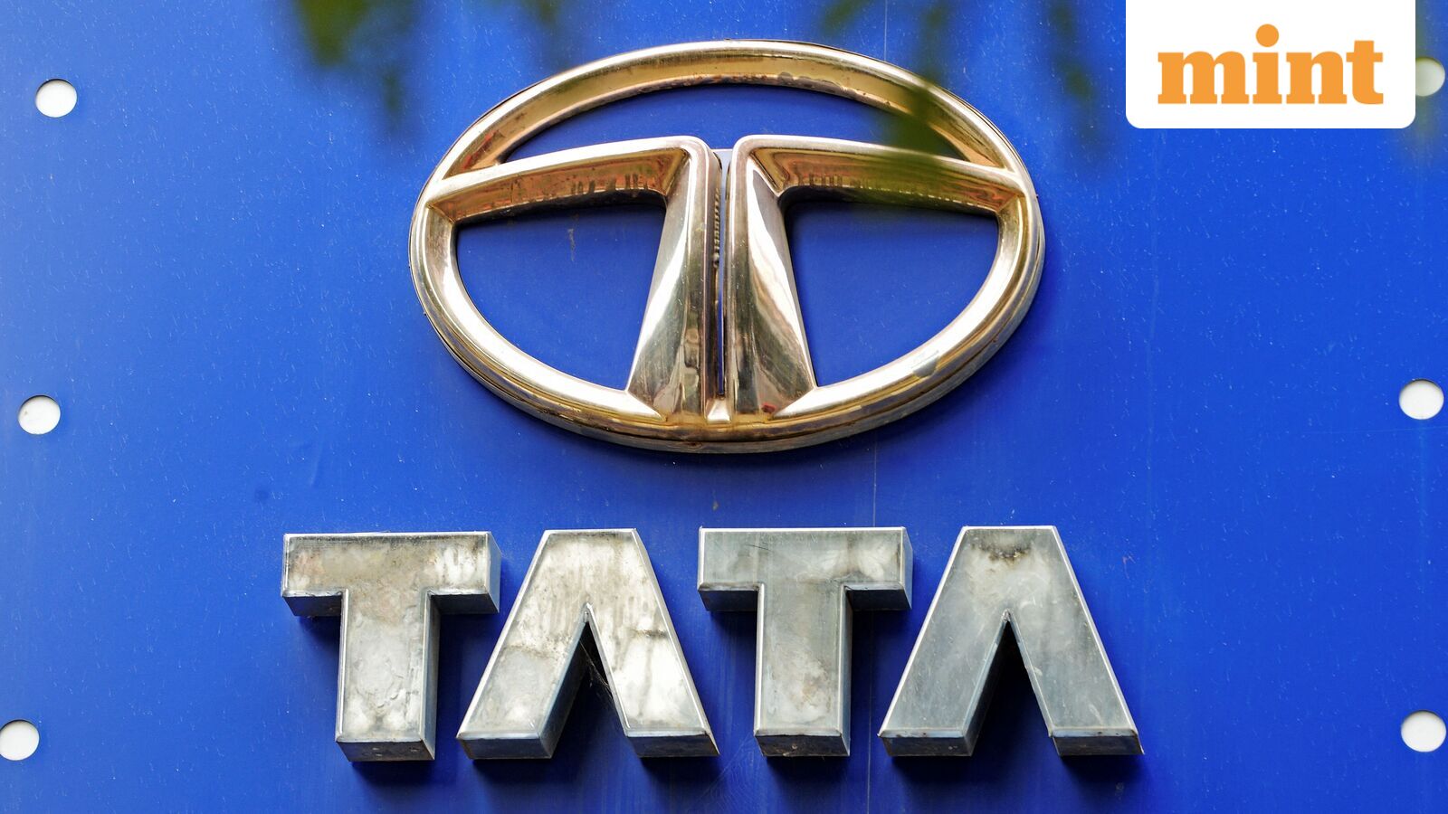 Tata Motors returns to profit with ₹1,254 crore in Q2 earnings as CV sales rise 42% — Mint India, Bangalore Business news